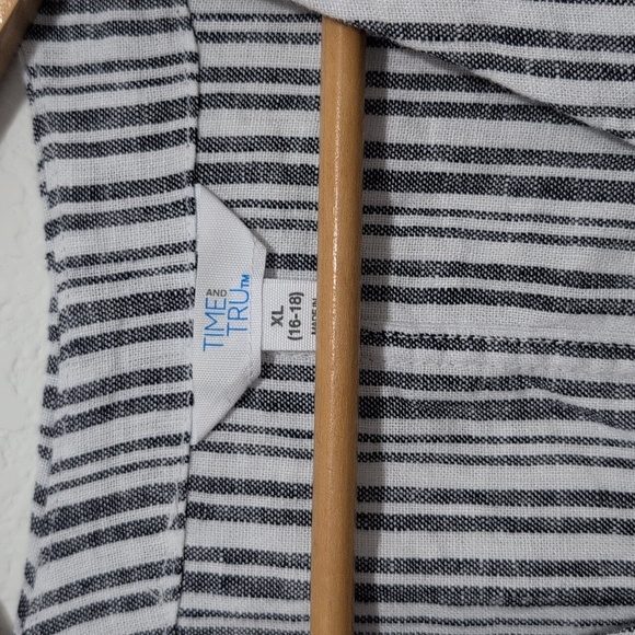 4/$12 NWT Time And Tru Striped Linen Blend Button Down Front Tie Top Size  XL - Picture 3 of 9